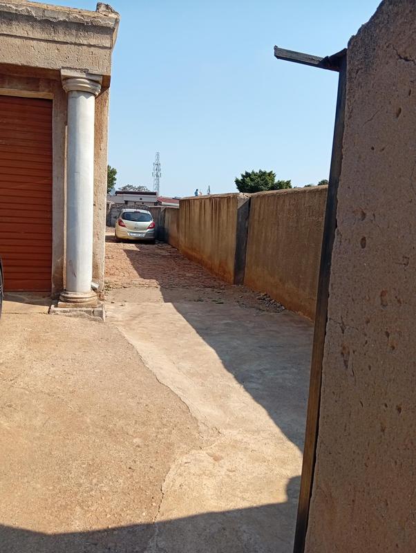 6 Bedroom Property for Sale in Tembisa Gauteng