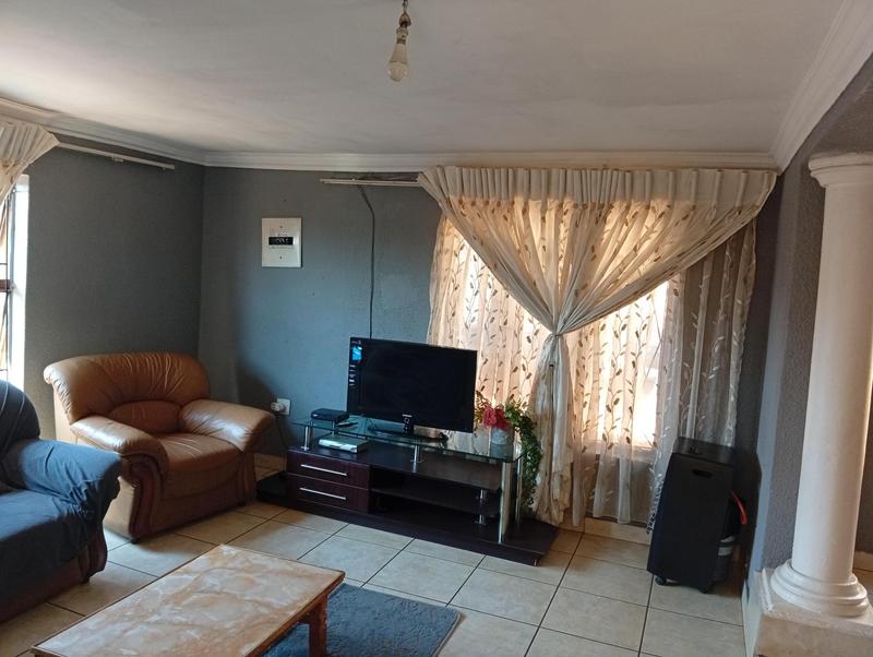 6 Bedroom Property for Sale in Tembisa Gauteng