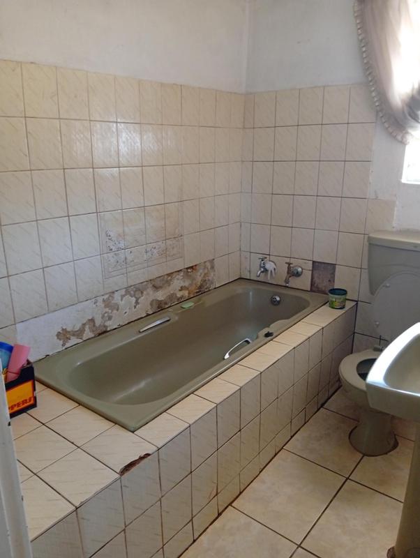 6 Bedroom Property for Sale in Tembisa Gauteng