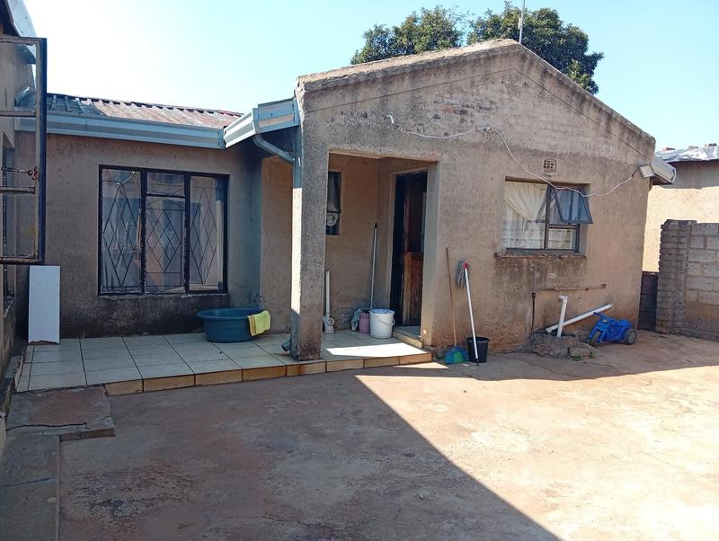 6 Bedroom Property for Sale in Tembisa Gauteng