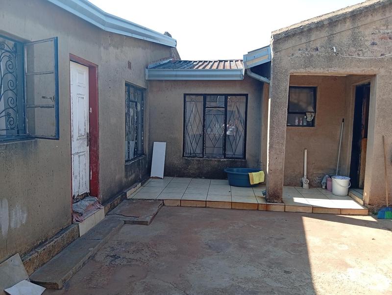 6 Bedroom Property for Sale in Tembisa Gauteng