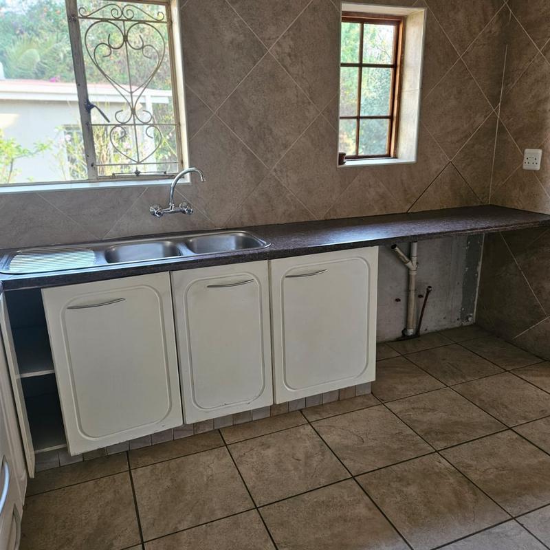To Let 2 Bedroom Property for Rent in Lombardy East Gauteng