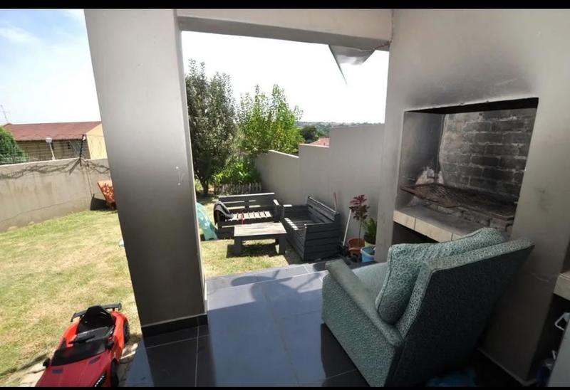 2 Bedroom Property for Sale in Vorna Valley Gauteng