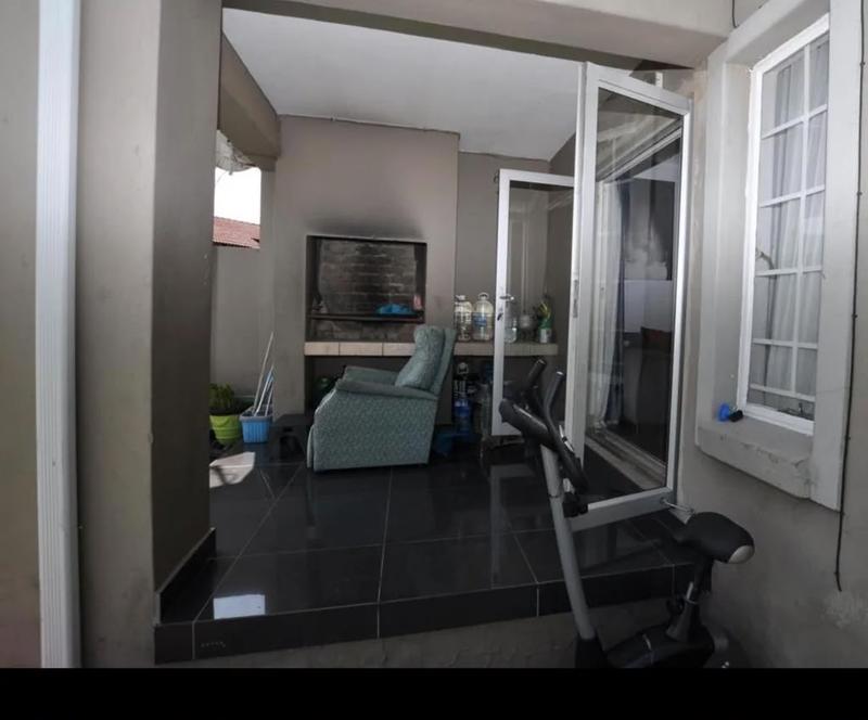2 Bedroom Property for Sale in Vorna Valley Gauteng