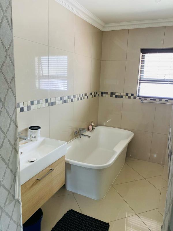 4 Bedroom Property for Sale in Birchleigh North Gauteng