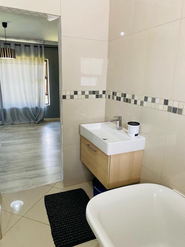 4 Bedroom Property for Sale in Birchleigh North Gauteng