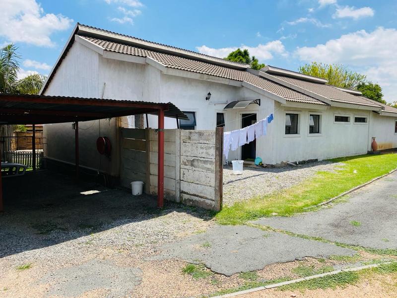 4 Bedroom Property for Sale in Birchleigh North Gauteng