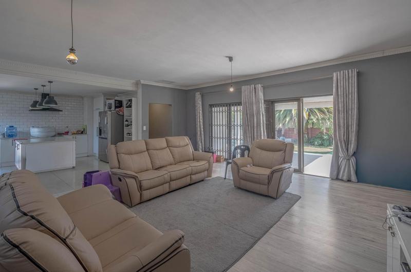 4 Bedroom Property for Sale in Birchleigh North Gauteng