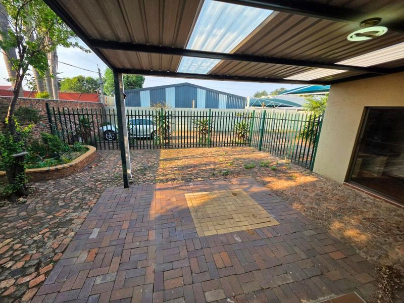 To Let 2 Bedroom Property for Rent in Nimrodpark Gauteng