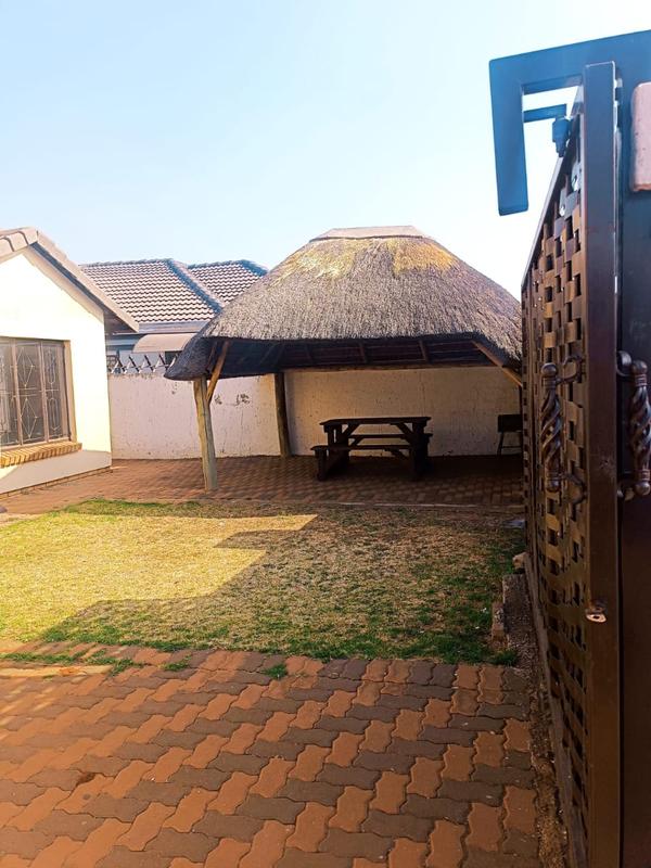 To Let 3 Bedroom Property for Rent in Dawn Park Gauteng