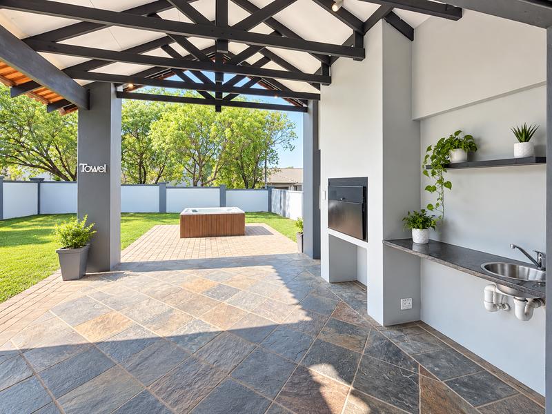 To Let 4 Bedroom Property for Rent in Midstream Estate Gauteng