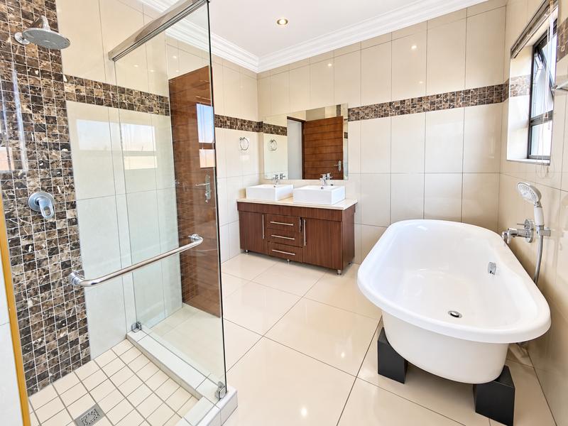 To Let 4 Bedroom Property for Rent in Midstream Estate Gauteng