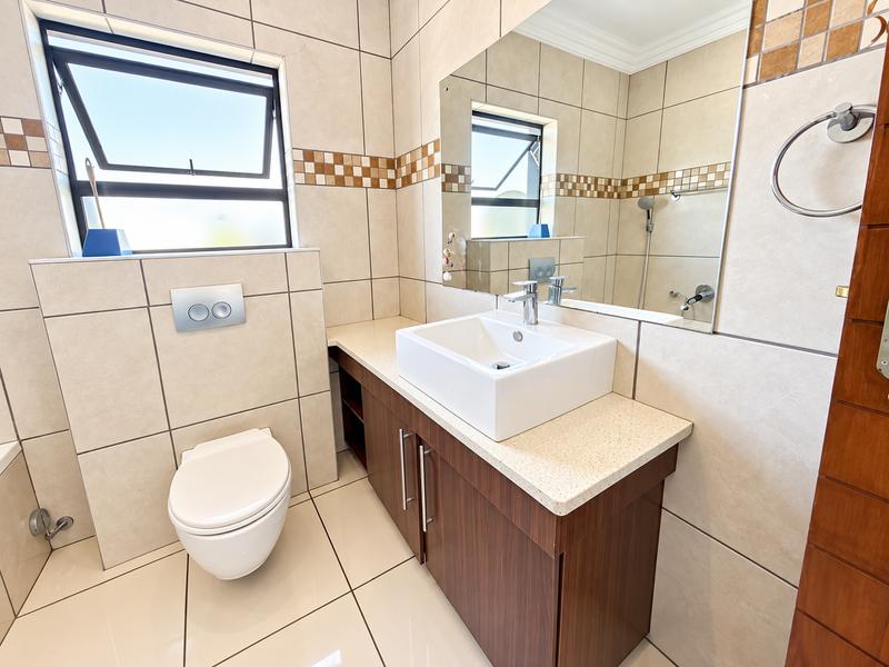 To Let 4 Bedroom Property for Rent in Midstream Estate Gauteng