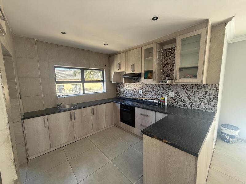 To Let 3 Bedroom Property for Rent in Summerfields Estate Gauteng