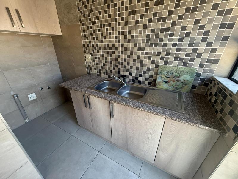To Let 3 Bedroom Property for Rent in Summerfields Estate Gauteng