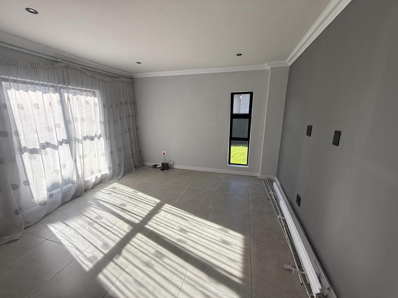 To Let 3 Bedroom Property for Rent in Summerfields Estate Gauteng