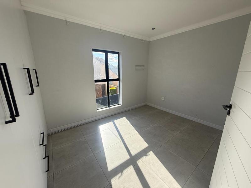 To Let 3 Bedroom Property for Rent in Summerfields Estate Gauteng