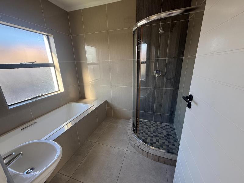 To Let 3 Bedroom Property for Rent in Summerfields Estate Gauteng