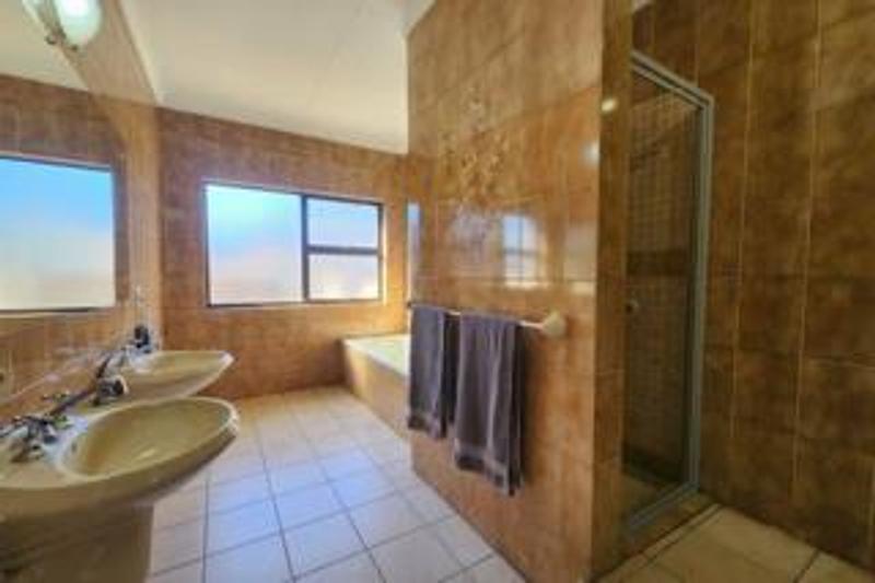 5 Bedroom Property for Sale in Vanderbijlpark SE 3 Gauteng