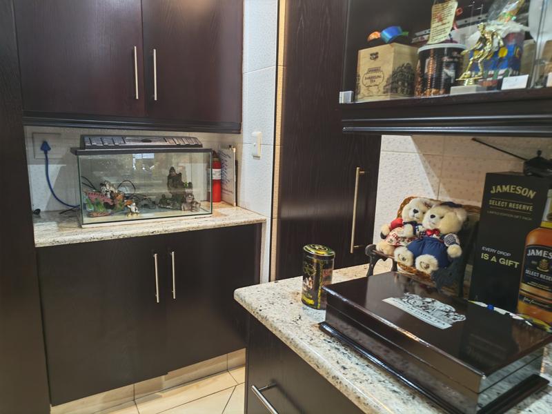 6 Bedroom Property for Sale in Glenvista Gauteng