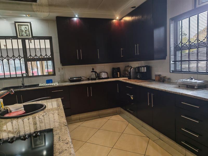 6 Bedroom Property for Sale in Glenvista Gauteng