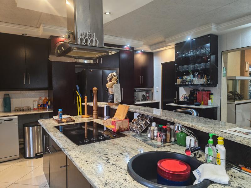 6 Bedroom Property for Sale in Glenvista Gauteng