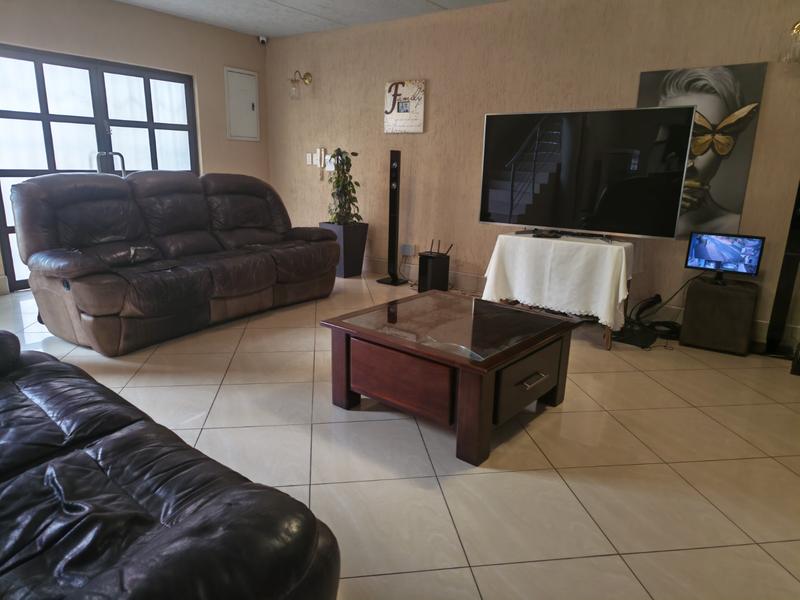 6 Bedroom Property for Sale in Glenvista Gauteng