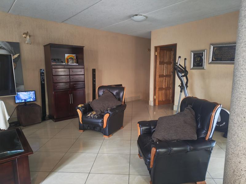 6 Bedroom Property for Sale in Glenvista Gauteng