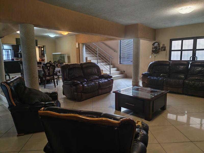 6 Bedroom Property for Sale in Glenvista Gauteng