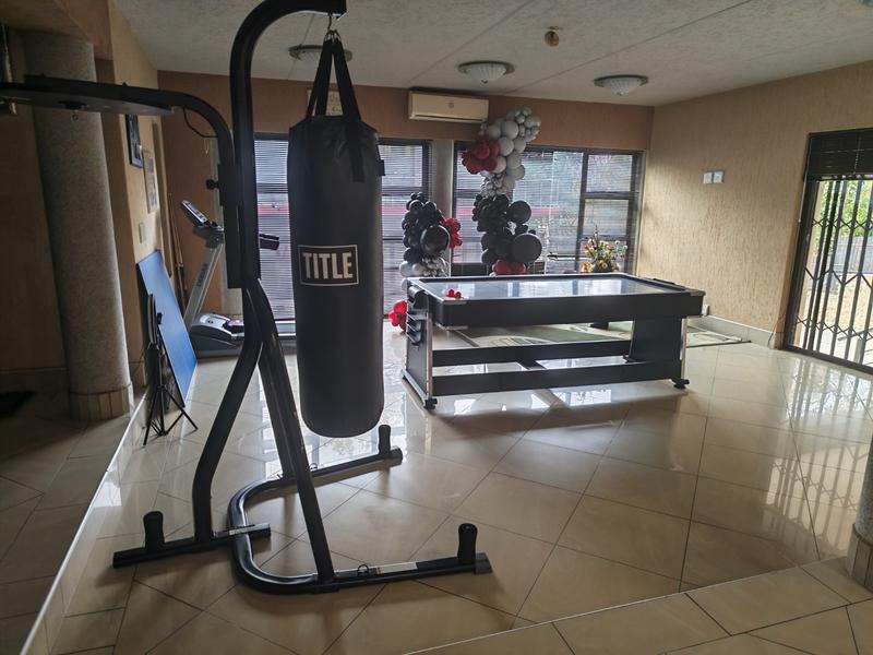 6 Bedroom Property for Sale in Glenvista Gauteng