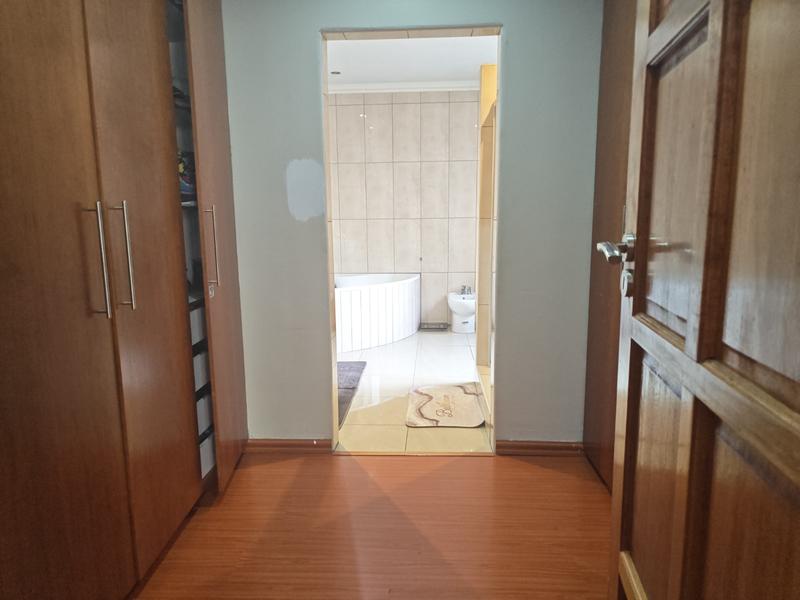 6 Bedroom Property for Sale in Glenvista Gauteng