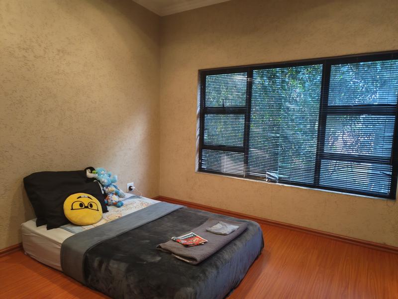 6 Bedroom Property for Sale in Glenvista Gauteng