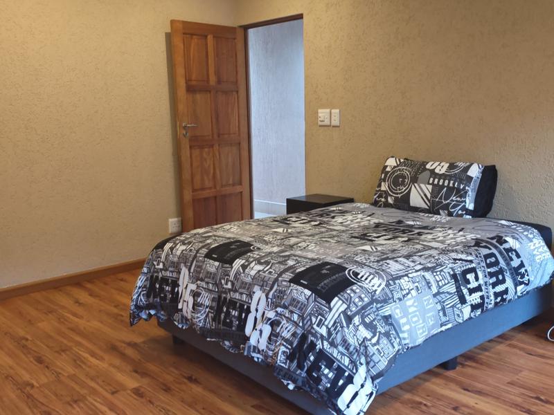 6 Bedroom Property for Sale in Glenvista Gauteng
