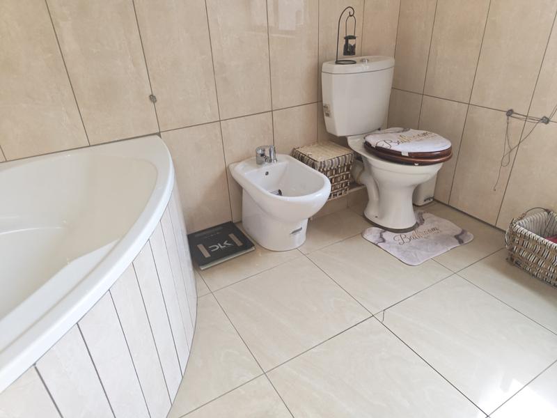 6 Bedroom Property for Sale in Glenvista Gauteng