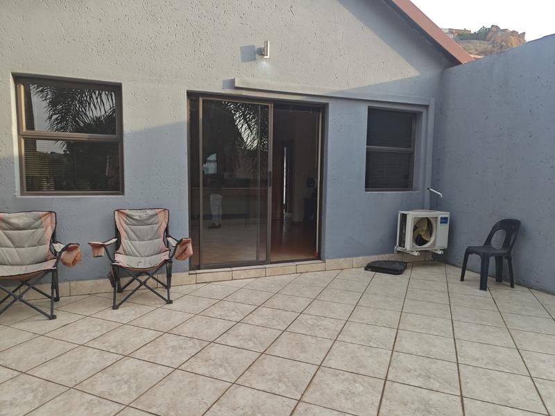 6 Bedroom Property for Sale in Glenvista Gauteng