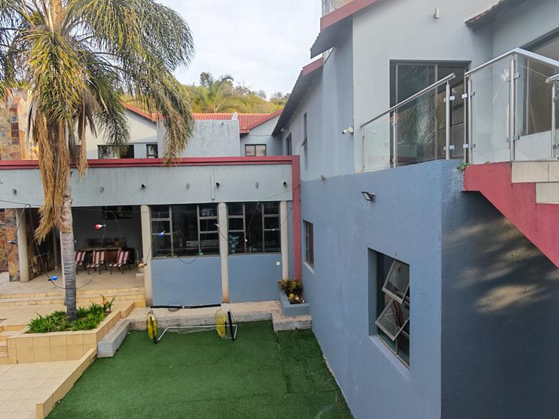 6 Bedroom Property for Sale in Glenvista Gauteng