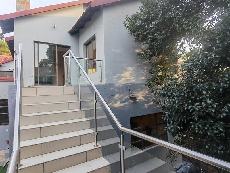 6 Bedroom Property for Sale in Glenvista Gauteng