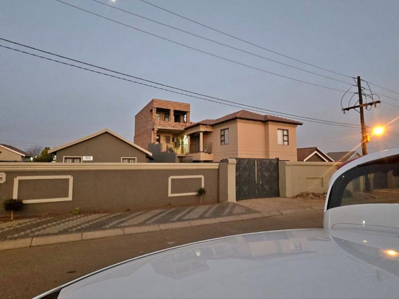 2 Bedroom Property for Sale in Protea Glen Gauteng