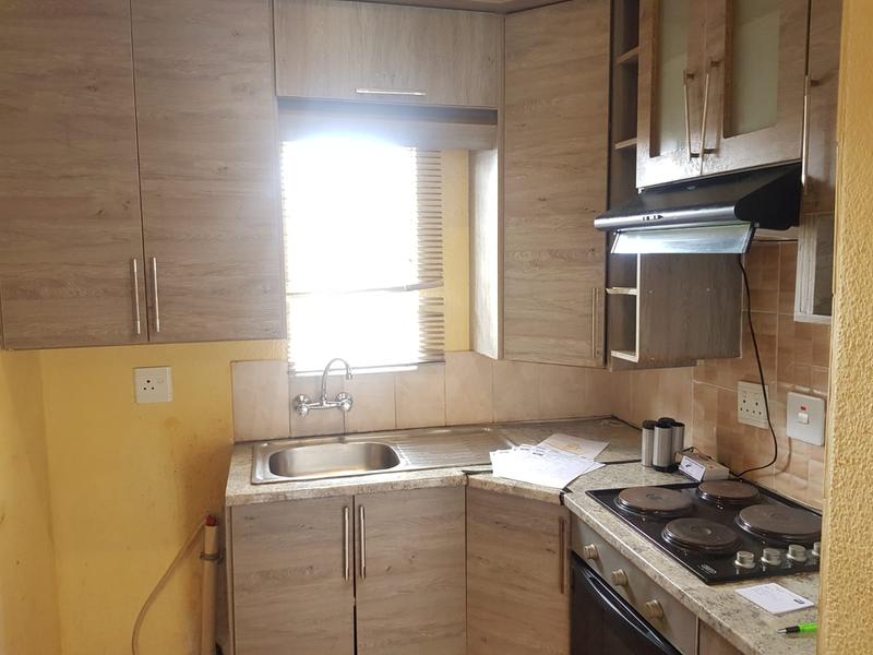 To Let 2 Bedroom Property for Rent in Aureus Gauteng