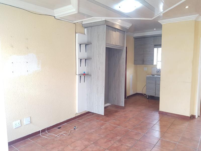 To Let 2 Bedroom Property for Rent in Aureus Gauteng