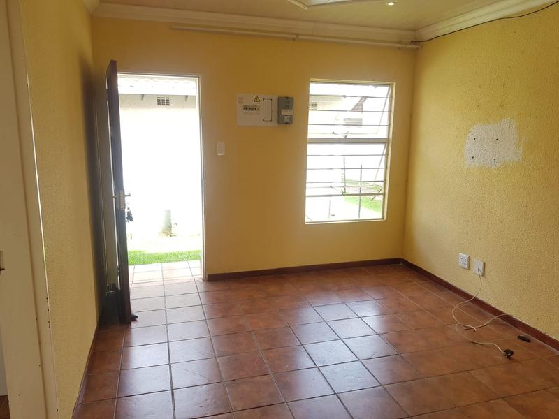 To Let 2 Bedroom Property for Rent in Aureus Gauteng