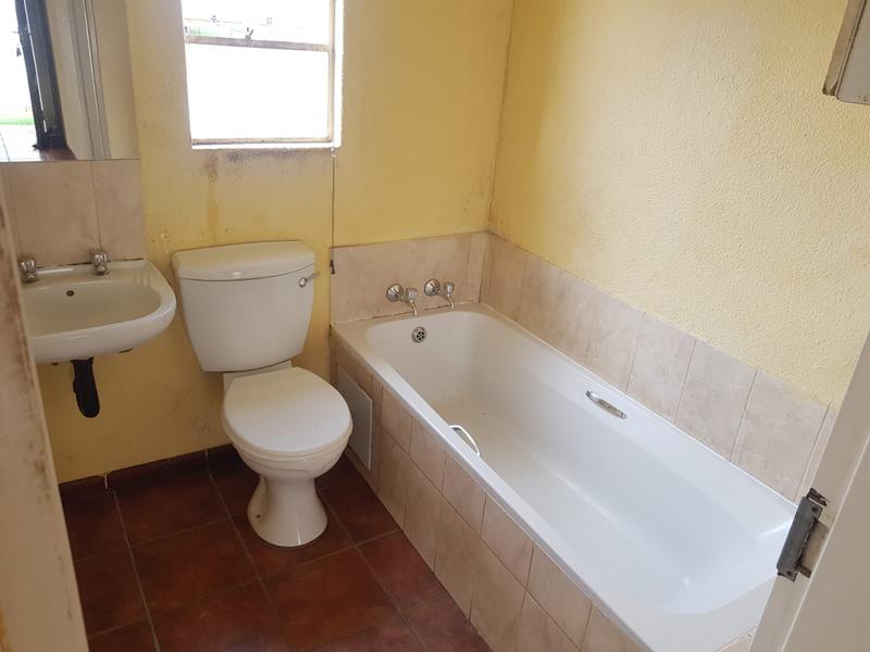 To Let 2 Bedroom Property for Rent in Aureus Gauteng