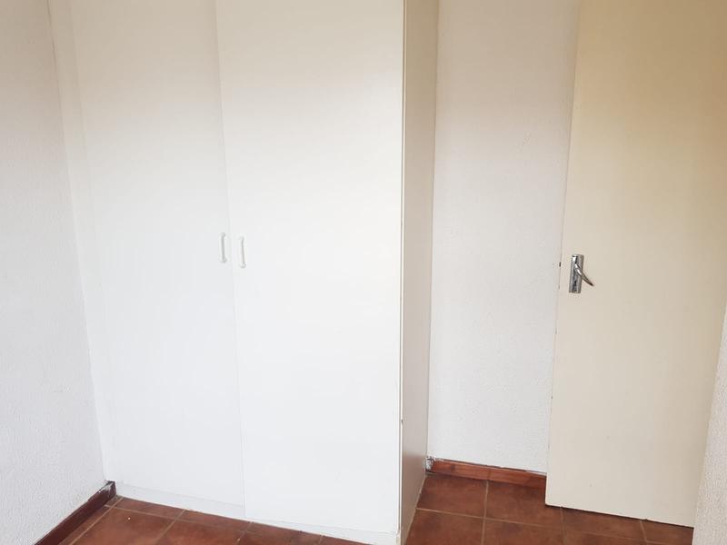 To Let 2 Bedroom Property for Rent in Aureus Gauteng