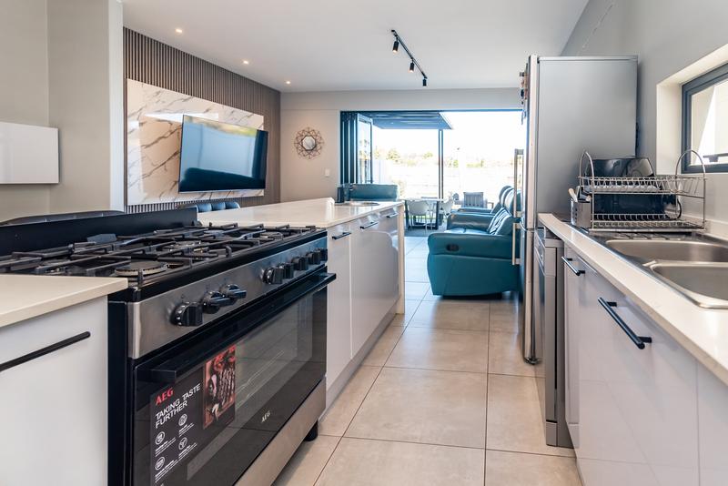 2 Bedroom Property for Sale in Hurlingham Gauteng