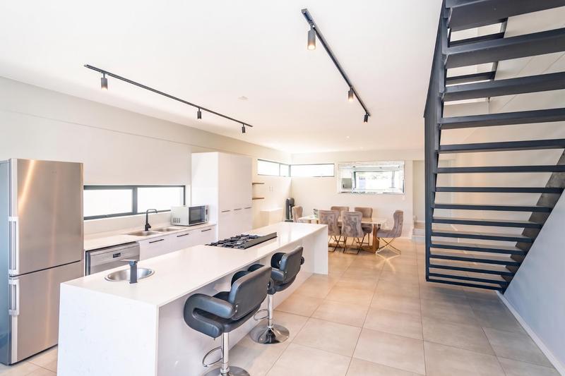 2 Bedroom Property for Sale in Hurlingham Gauteng