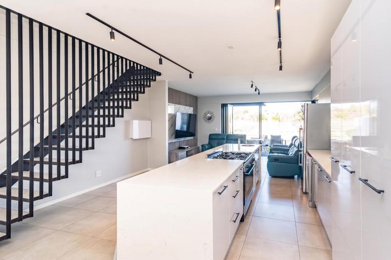 2 Bedroom Property for Sale in Hurlingham Gauteng