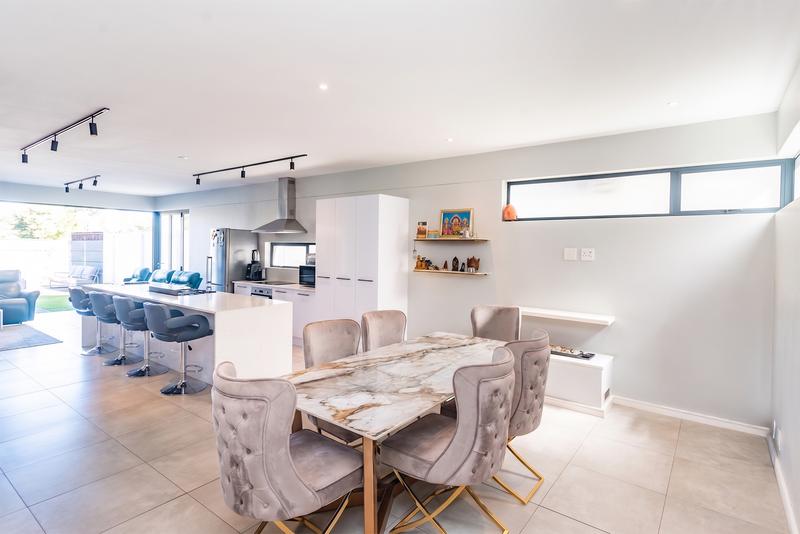 2 Bedroom Property for Sale in Hurlingham Gauteng