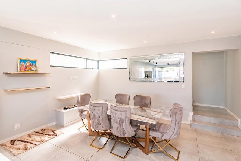2 Bedroom Property for Sale in Hurlingham Gauteng