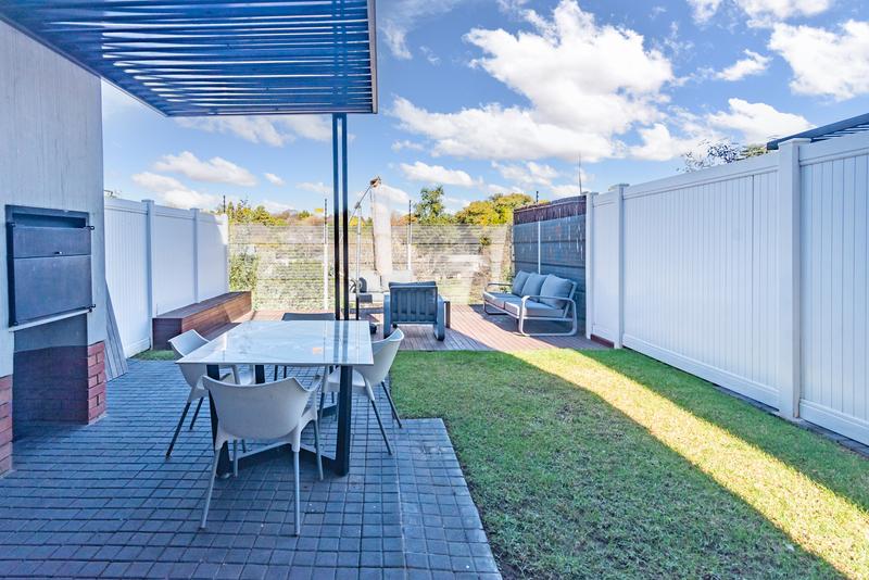 2 Bedroom Property for Sale in Hurlingham Gauteng