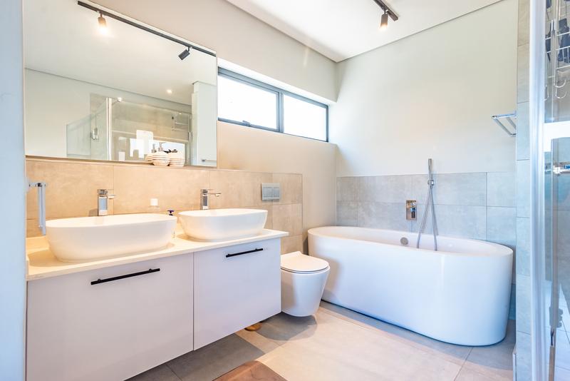 2 Bedroom Property for Sale in Hurlingham Gauteng
